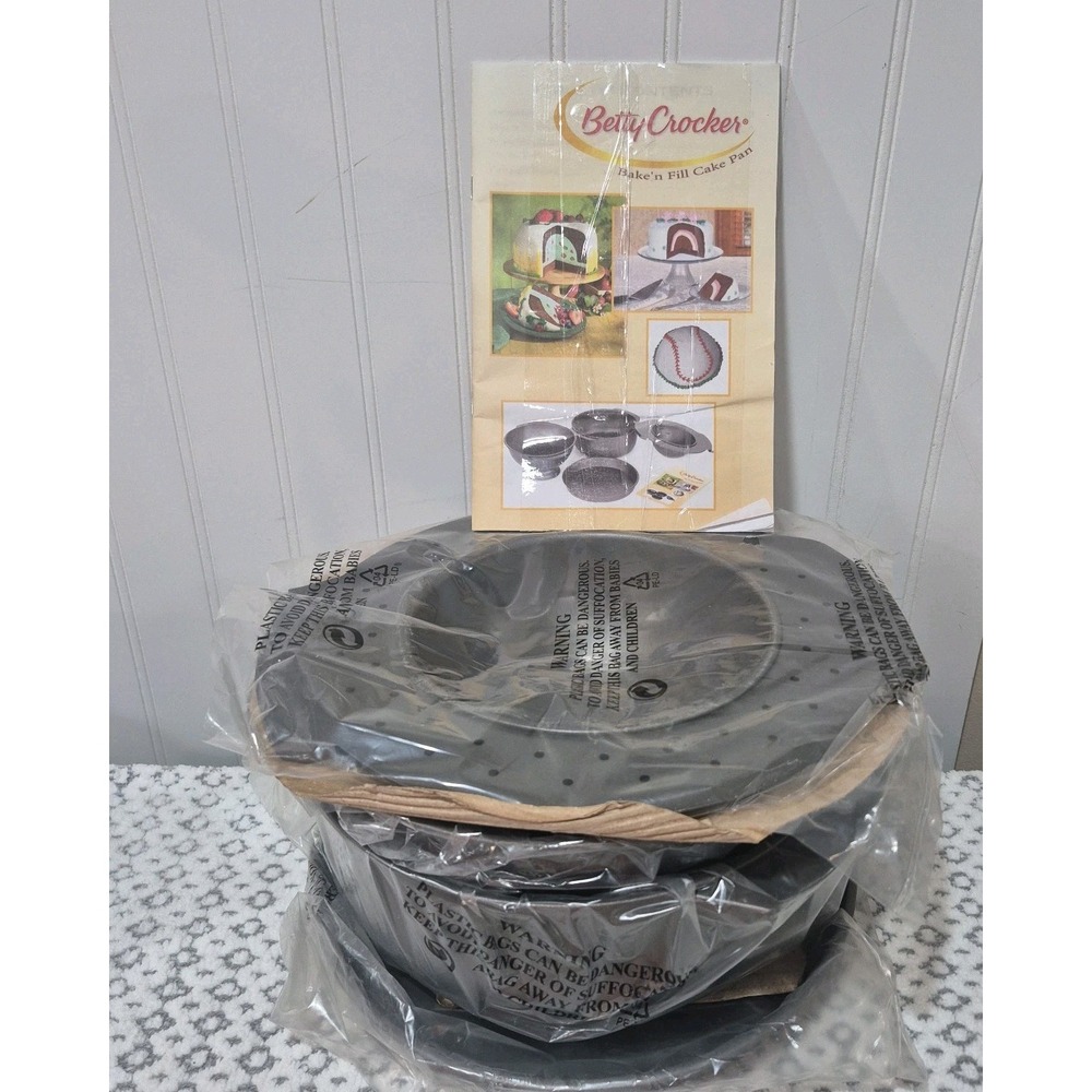 Betty Crocker Bake N Fill 4 Piece Cake Pan Set - New Still Wrapped With Book